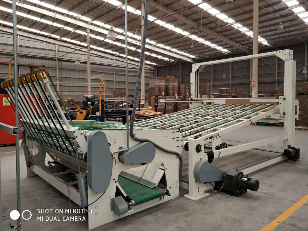 Corrugated cardboard printing slotting die-cutting machine with stacker