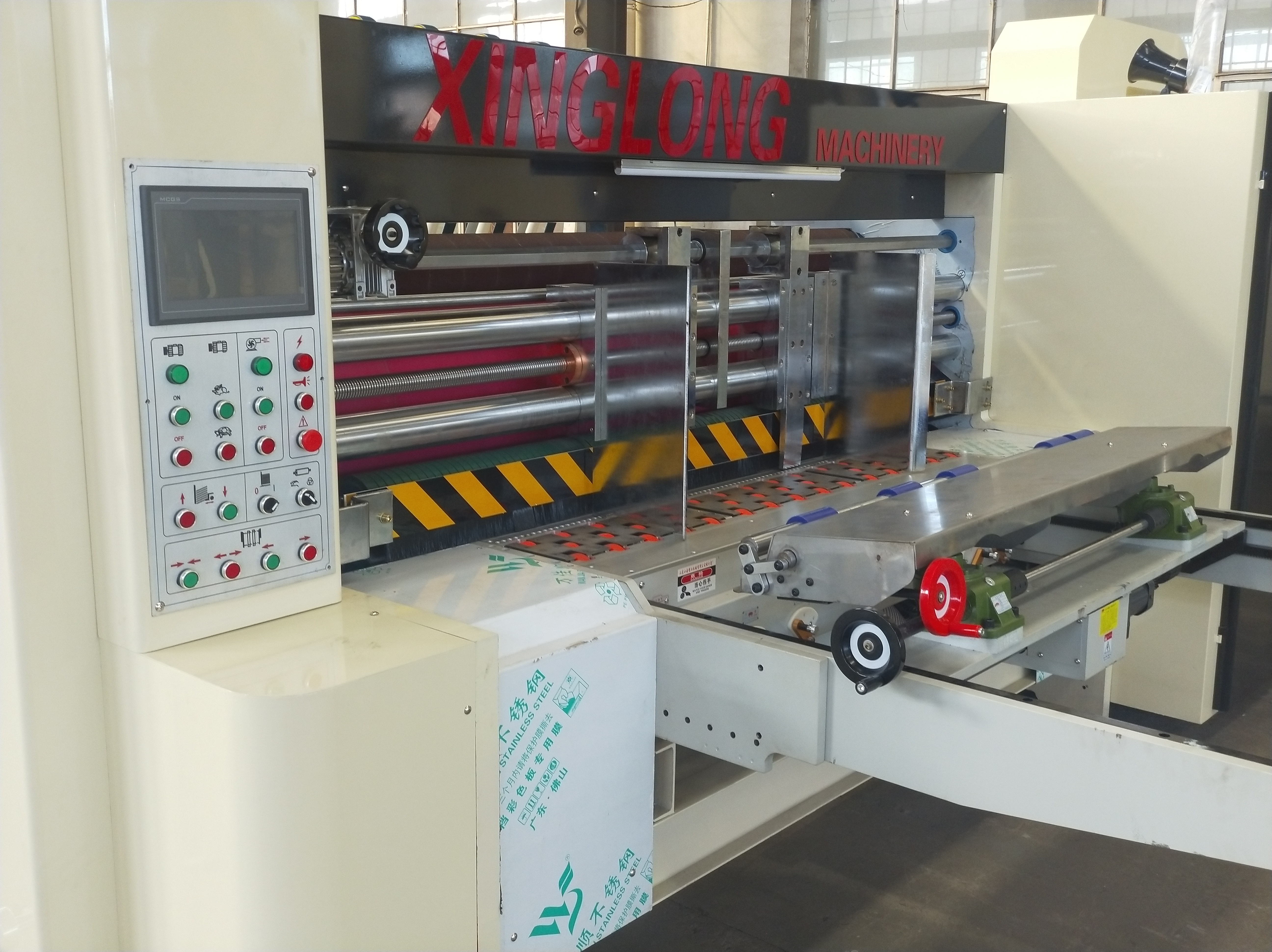 Latest automatic punching making machine for corrugated pizza boxes